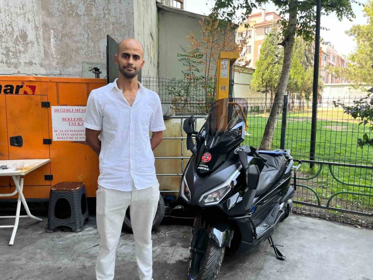 Eskişehir’de kırmızı ışık ihlali yaptığı iddia edilen panelvan araç bir
