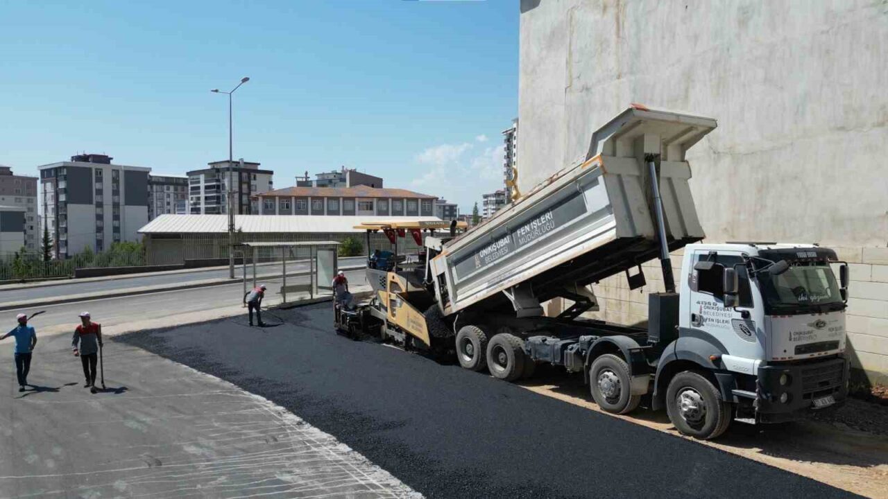 Kahramanmaraş Onikişubat Belediyesi Fen İşleri Müdürlüğü ekiplerinin, ilçede ulaşım konforunu