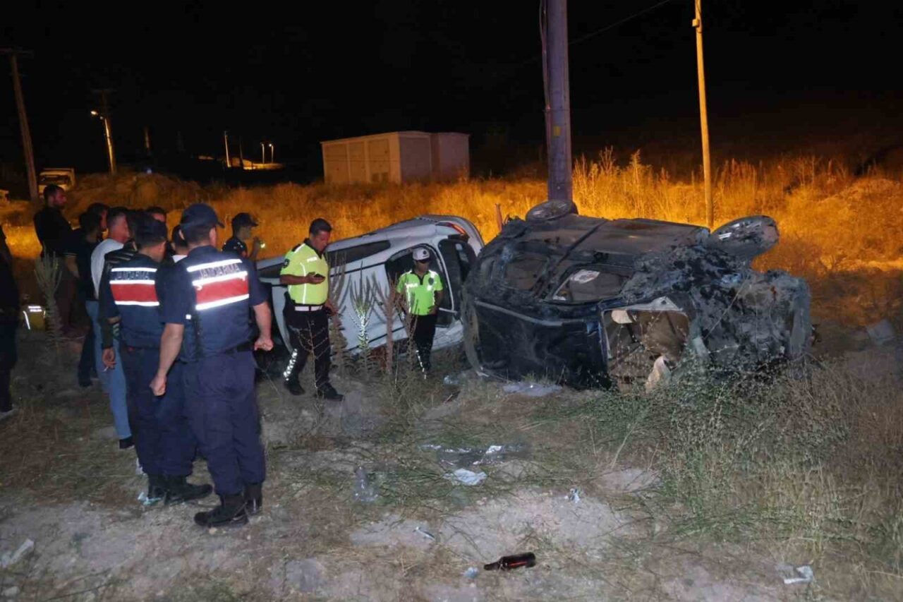 Nevşehir-Niğde Karayolu’nda bir otomobil, önünde seyreden hafif ticari araca arkadan