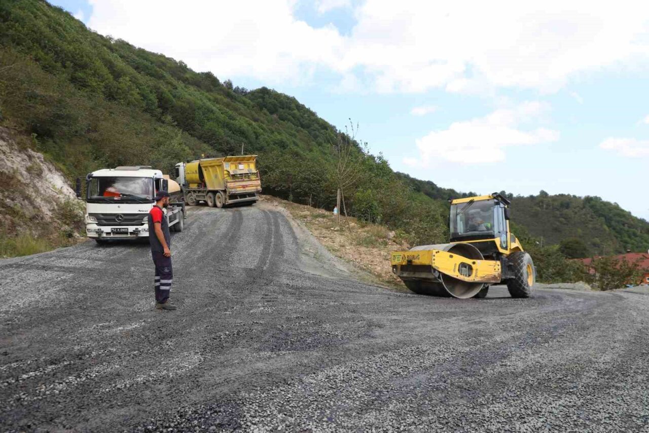 Ordu Büyükşehir Belediyesi, konforlu ulaşım için il genelinde sıcak asfalt