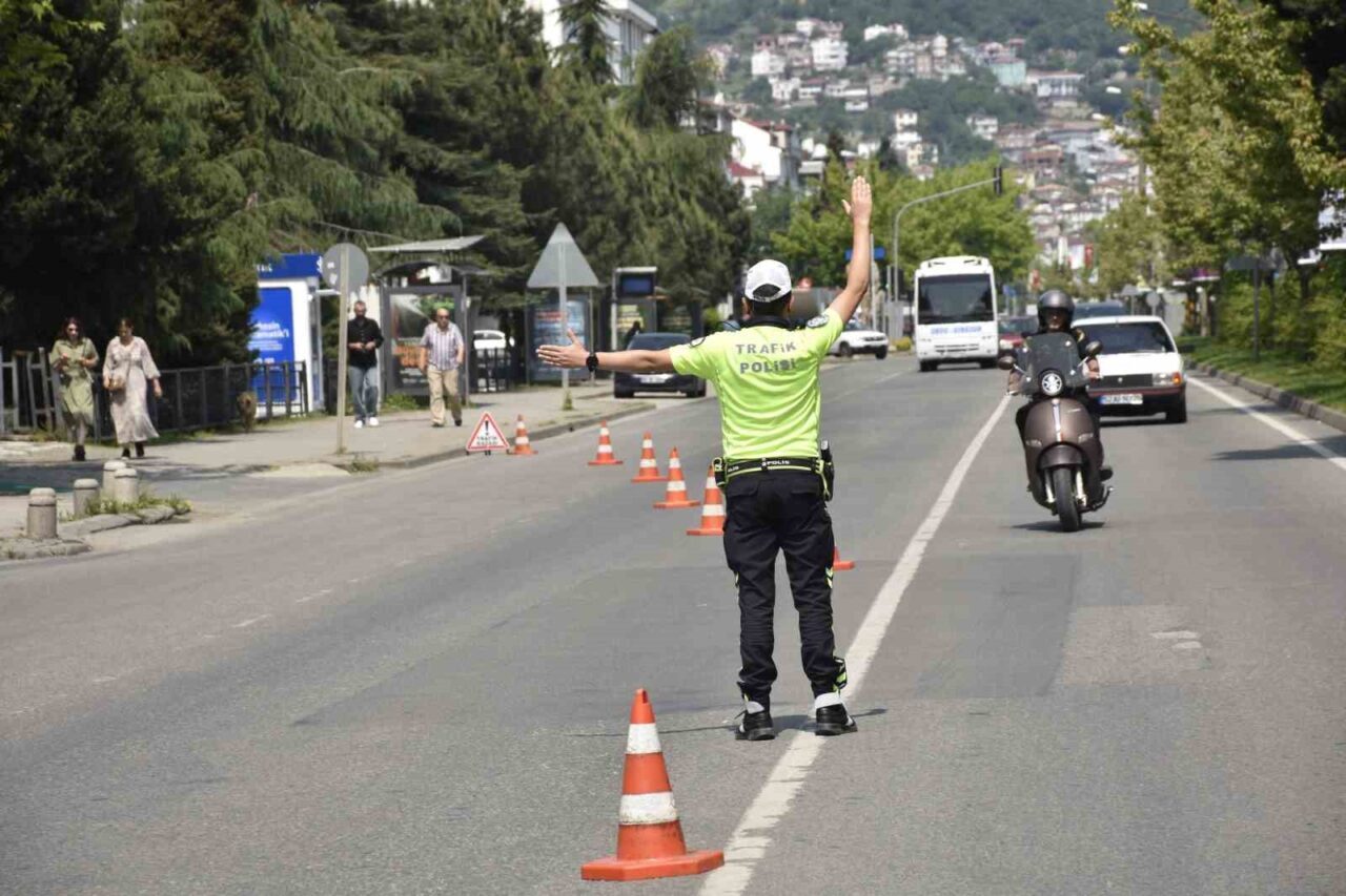 Ordu’da polis ekipleri tarafından trafik kazalarını azaltmaya yönelik yapılan denetimlerde