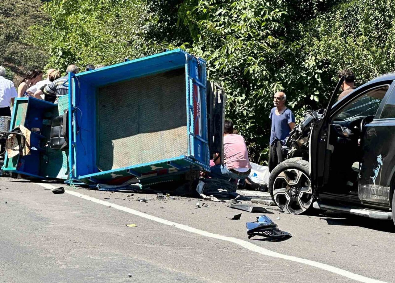 Ordu’nun Ünye ilçesinde cip ile patpatın karıştığı trafik kazasında 2