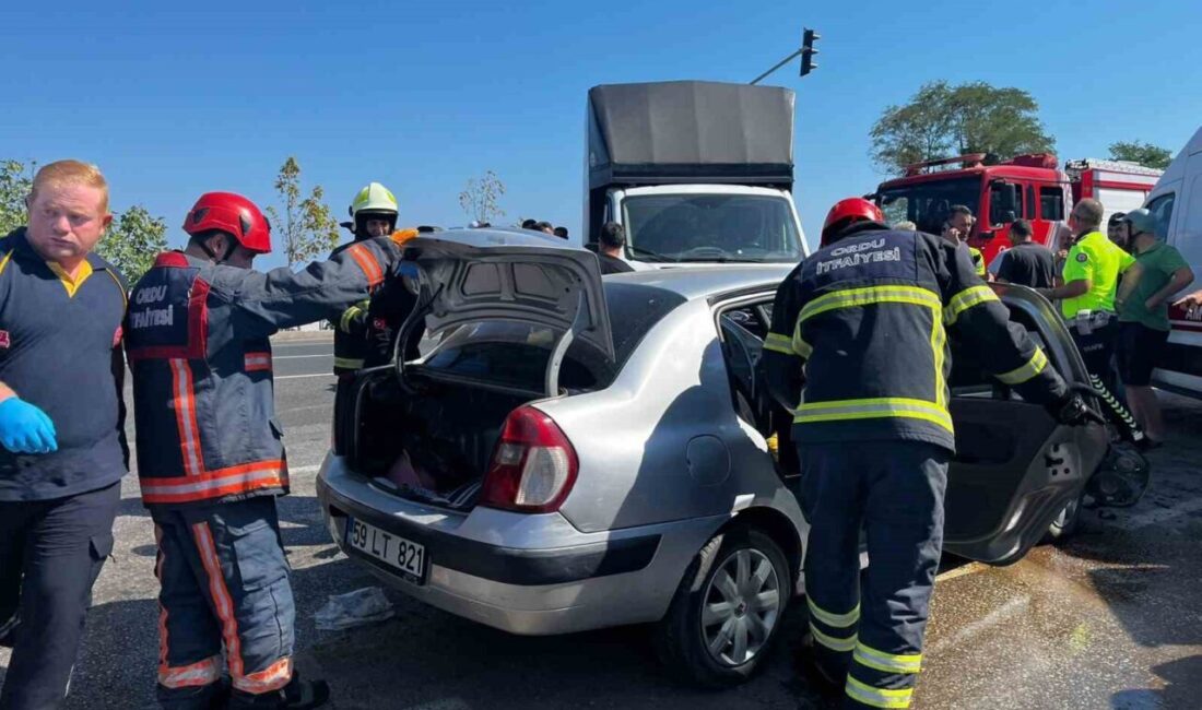 Ordu’nun Ünye ilçesinde, otomobil ile kamyonetin çarpıştığı kazada 5 kişi