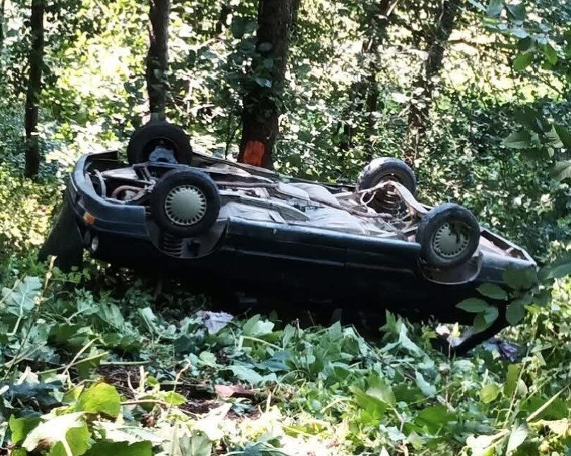 Ordu’nun Kumru ilçesinde otomobilin ormanlık alana yuvarlandığı kazada 3 kişi