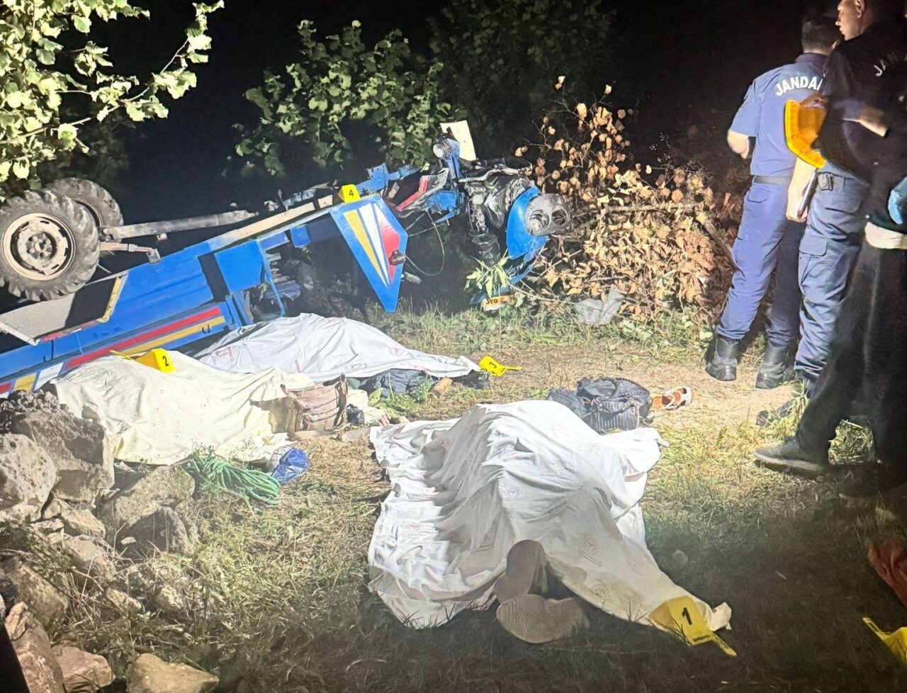 Ordu’nun Ünye ilçesinde “patpat” olarak bilinen tarım aracının uçuruma yuvarlanması