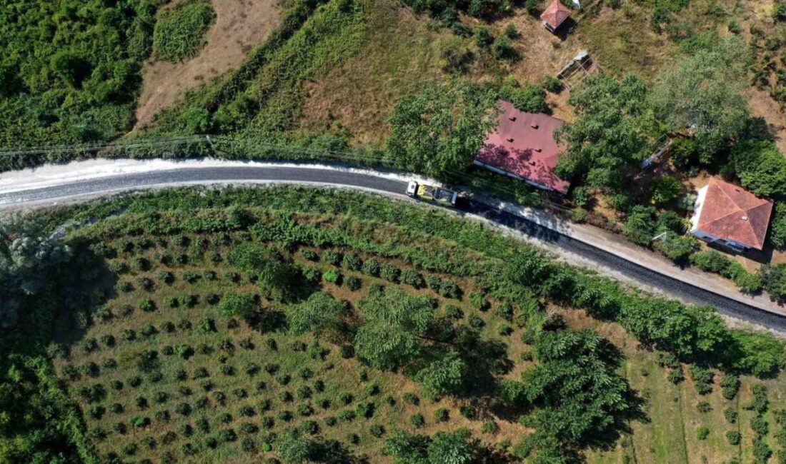 Ordu Büyükşehir Belediyesi, il genelinde sıcak asfalt çalışmalarına devam ediyor.