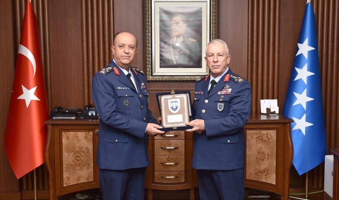 Orgeneral İsmail Güneykaya, Muharip Hava Kuvveti Komutanlığı görevini bugün Korgeneral