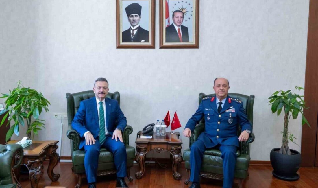 Hava Orgeneral İsmail Güneykaya, Eskişehir Valisi Hüseyin Aksoy’a veda ziyaretinde