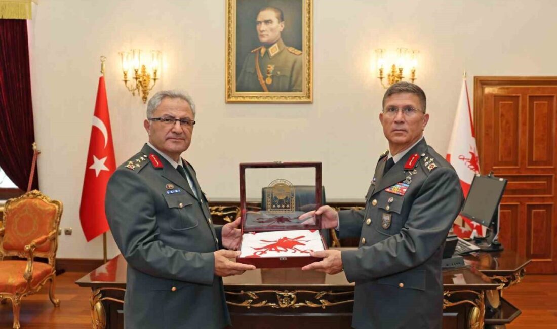 Orgeneral Metin Tokel, 1. Ordu Komutanlığı görevini Korgeneral Bahtiyar Ersay’a