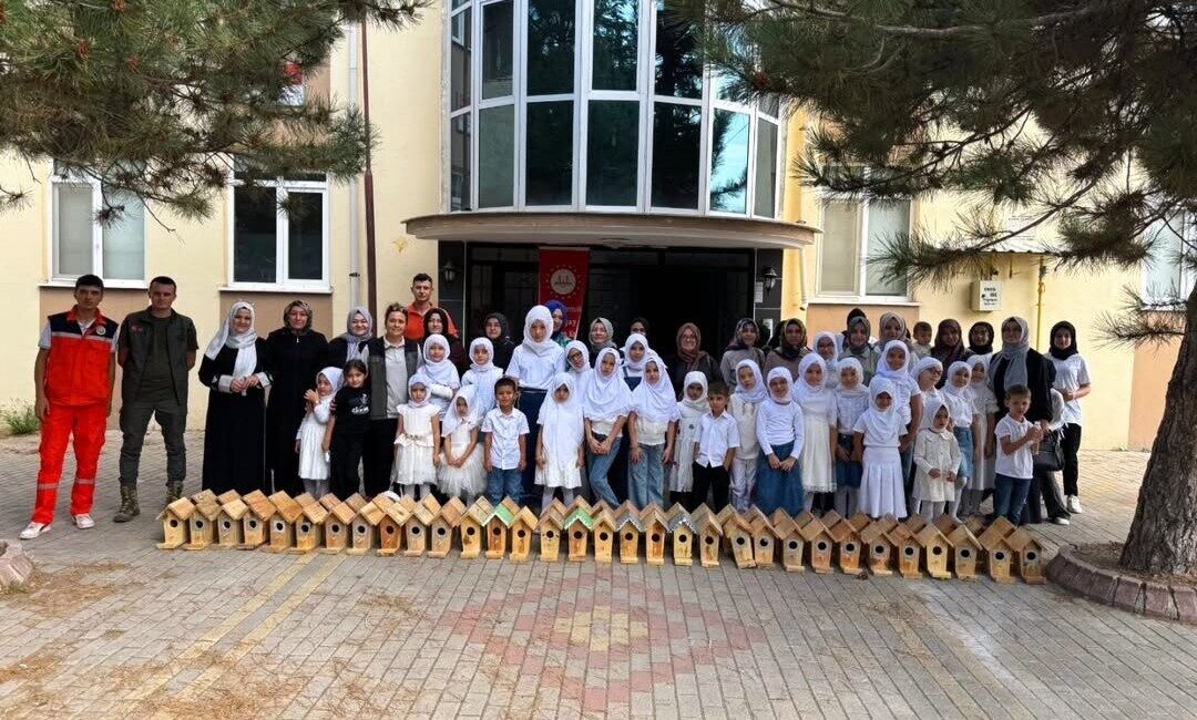 Kütahya Orman Bölge Müdürlüğü, Tavşanlı Kuruçay Beldesi’nde düzenlenen etkinlikte minik