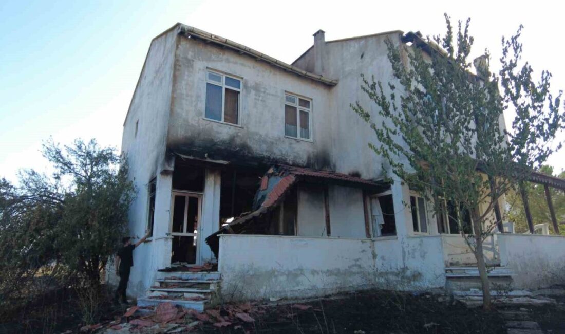 Edirne’de yaşanan orman yangınında 2 bin 700 kişinin tahliye edildiği,