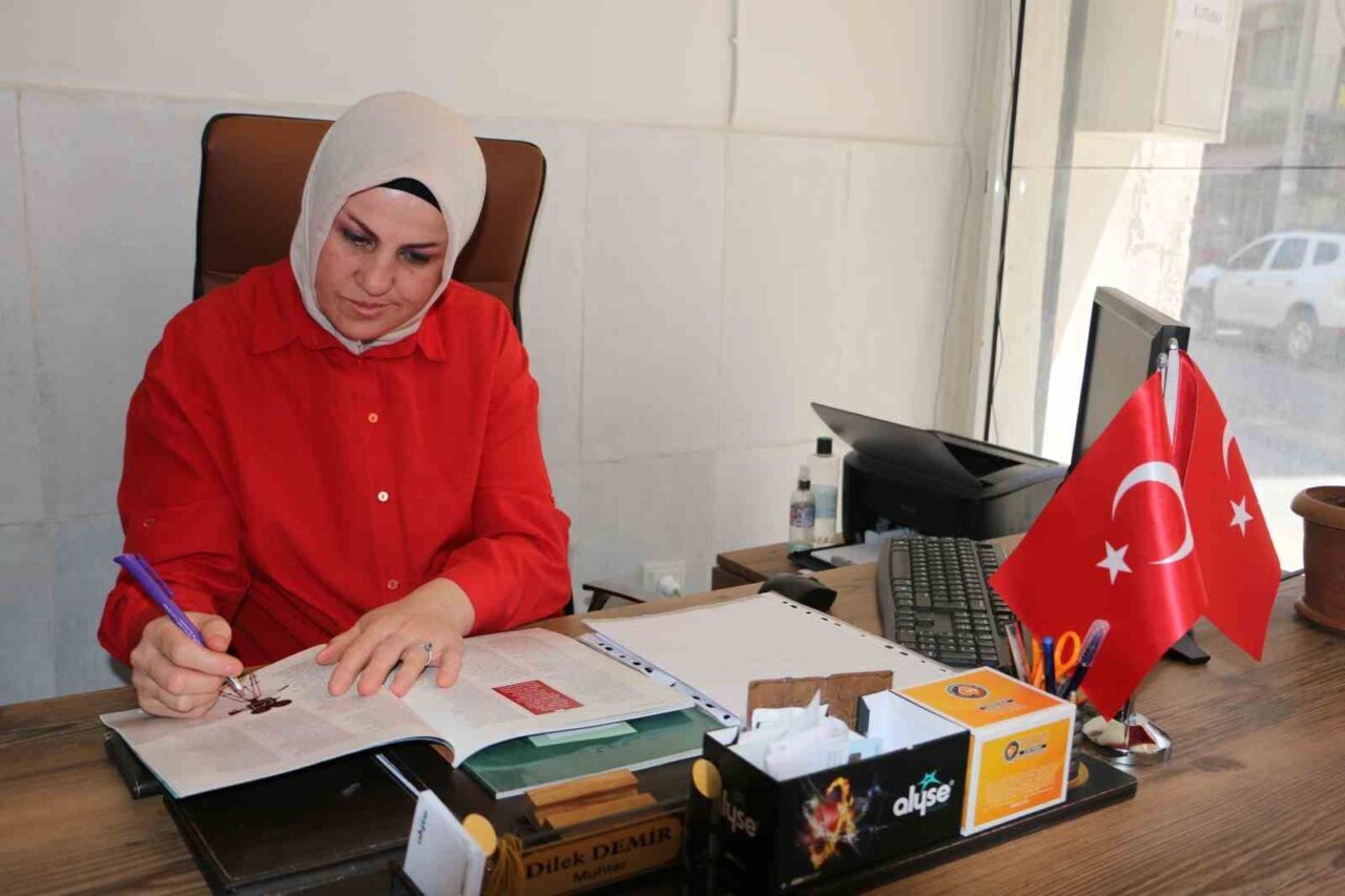 Muradiye Mahallesinde 3 dönemdir muhtarlık görevini yürüten Dilek Demir, 13