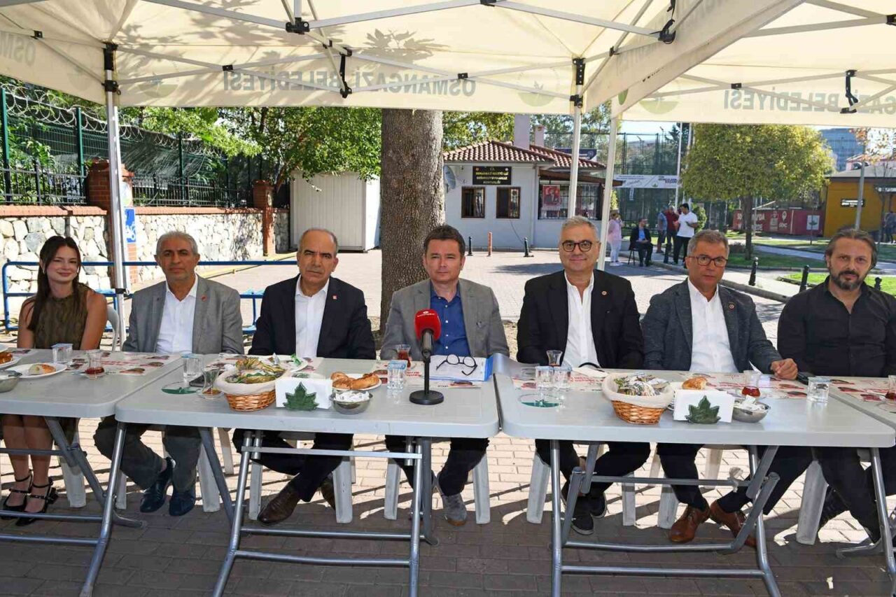 Osmangazi Belediye Başkanı Erkan Aydın, Soğukkuyu Mahallesi’nde vatandaşlarla bir araya