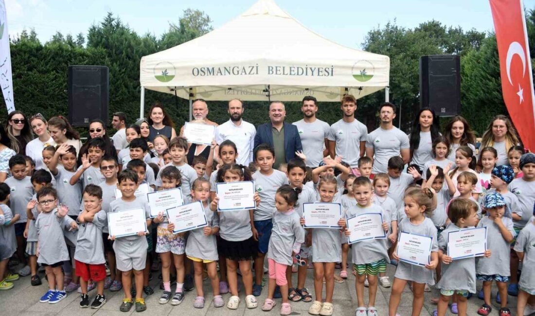Osmangazi Belediyesi’nin yaz spor okulları kapsamında düzenlediği yüzme kursları büyük