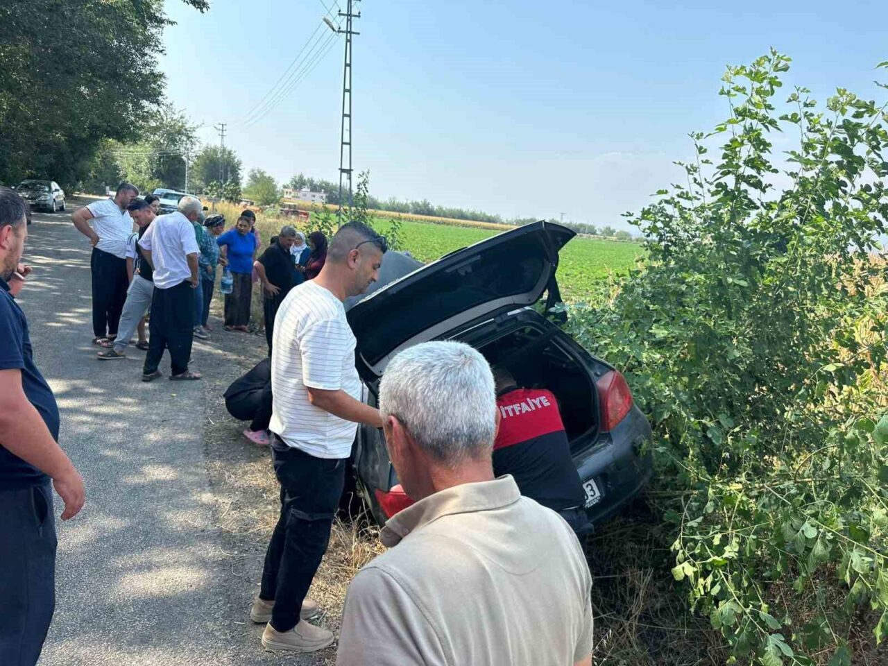 Osmaniye’nin Düziçi ilçesinde şarampole devrilen otomobilde bulunan 4 kişi yaralandı.