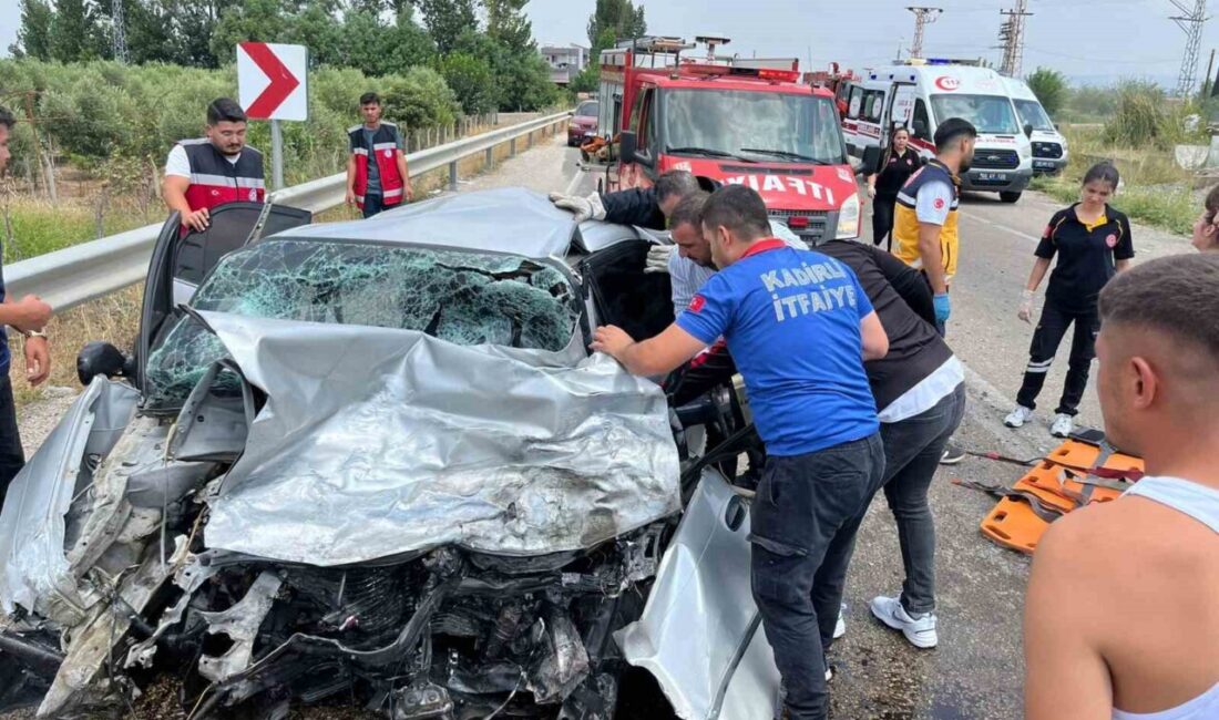 Osmaniye’nin Kadirli ilçesinde iki otomobilin kafa kafaya çarpışması sonucu 1