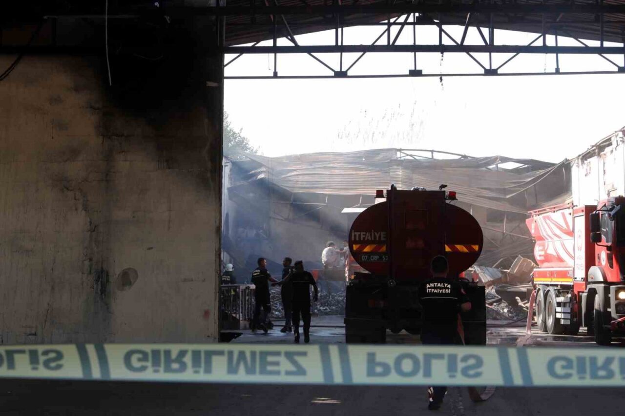 Antalya’da otel ekipmanlarının bulunduğu depoda 15 gün sonra ikinci kez