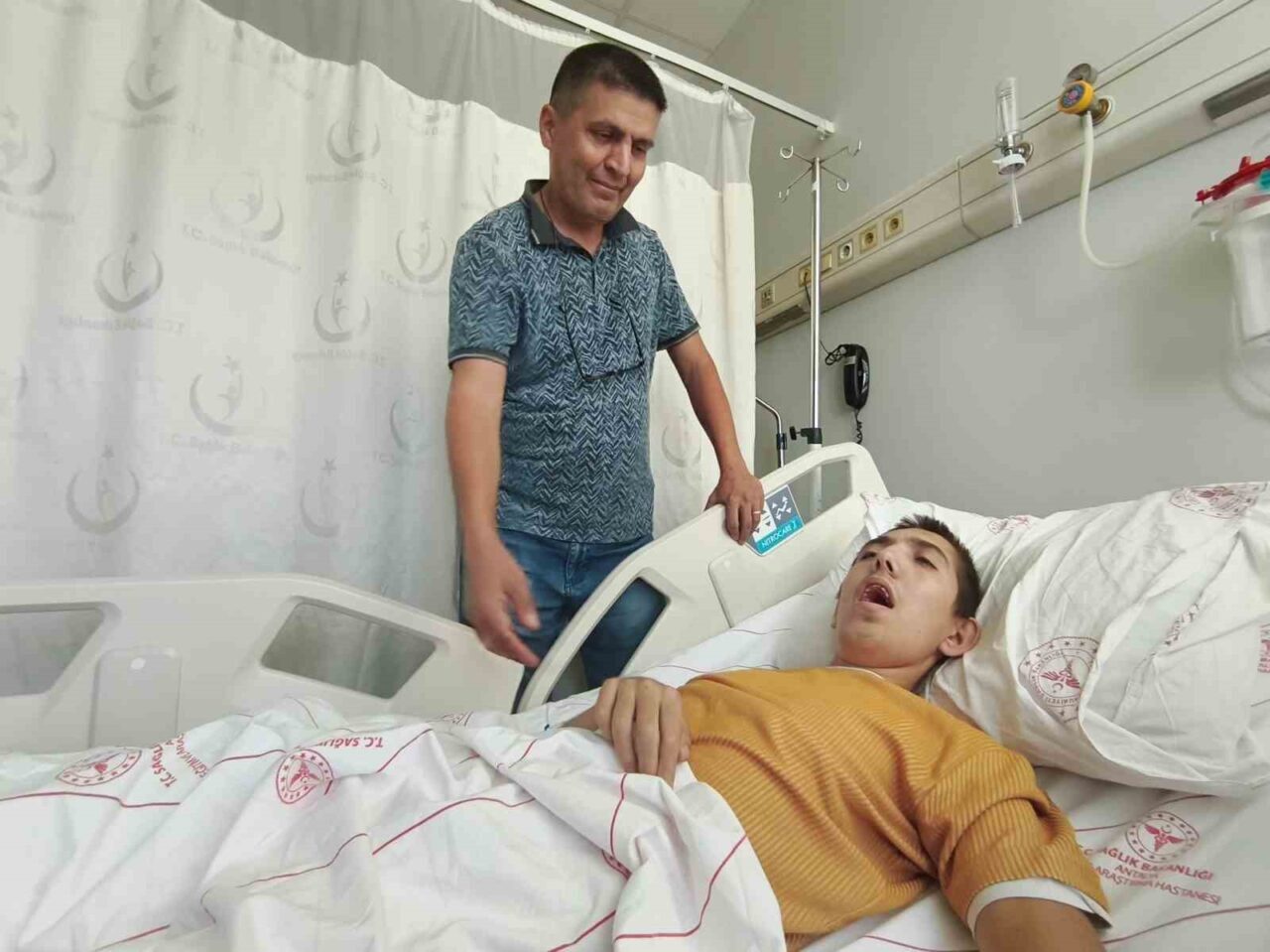 Antalya’da özel bir eğitim merkezinde eğitim gören otizmli çocuğun düştüğünü