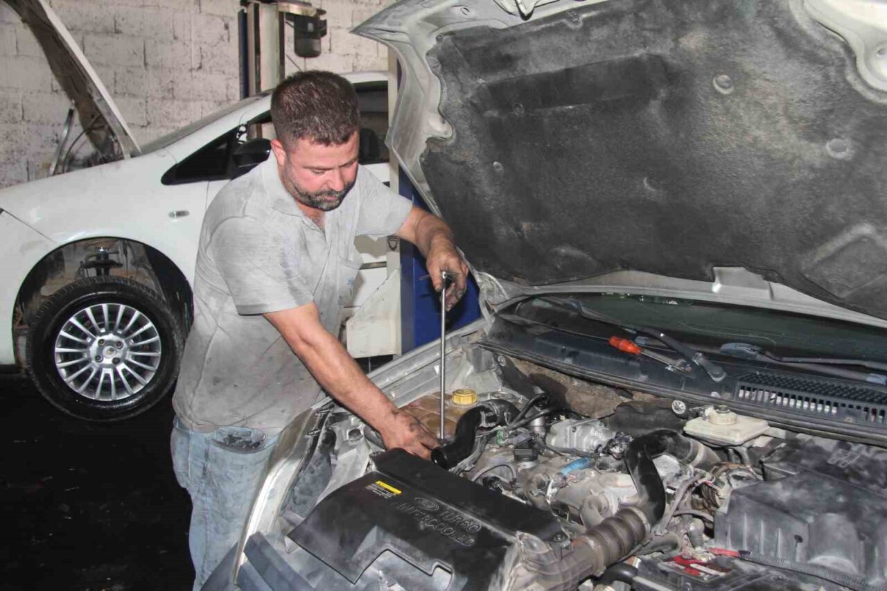 Gaziantep’te oto tamiri sektöründe eleman eksikliği yaşayan ustalar, iş öğretecek
