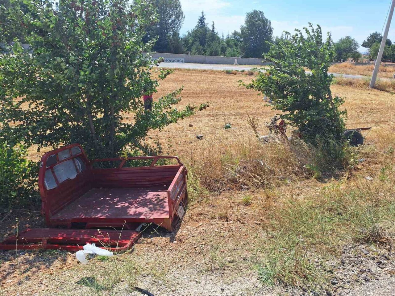 Konya’nın Hüyük ilçesinde otomobille çarpışan üç tekerlekli motosiklet parçalanırken, sürücüsü