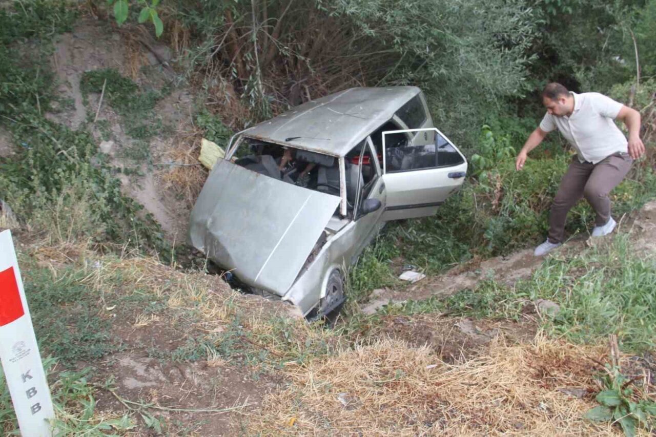 Konya’nın Beyşehir ilçesinde otomobilin kanala düşmesi sonucu meydana gelen kazada