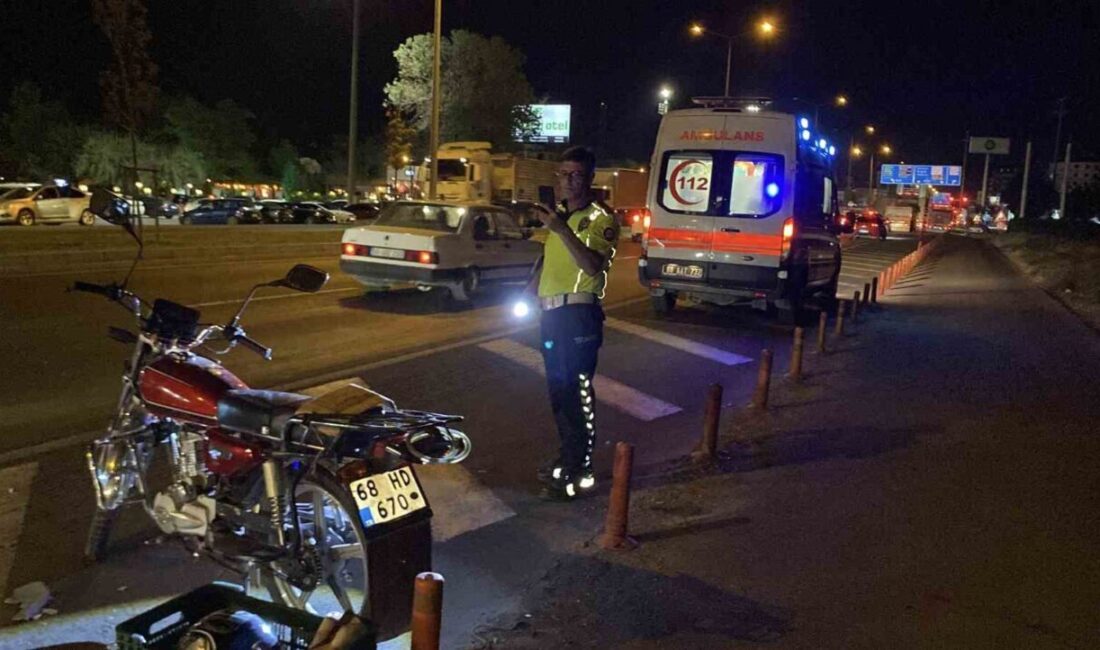 Aksaray’da otomobilin motosiklete çarpması sonucu meydana gelen trafik kazasında motosiklet