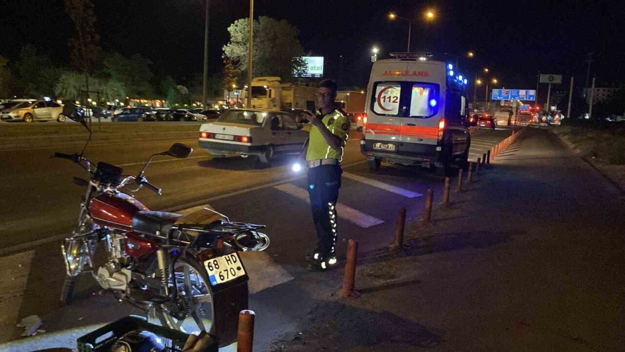 Aksaray’da otomobilin motosiklete çarpması sonucu meydana gelen trafik kazasında motosiklet