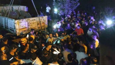 Van’ın İpekyolu ilçesinde park halindeki tıra arkadan çarpan otomobilde bulunan