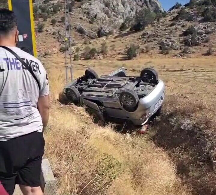 Adıyaman’ın Sincik ilçesinde otomobilin şarampole yuvarlanması sonucu 2 kişi yaralandı.