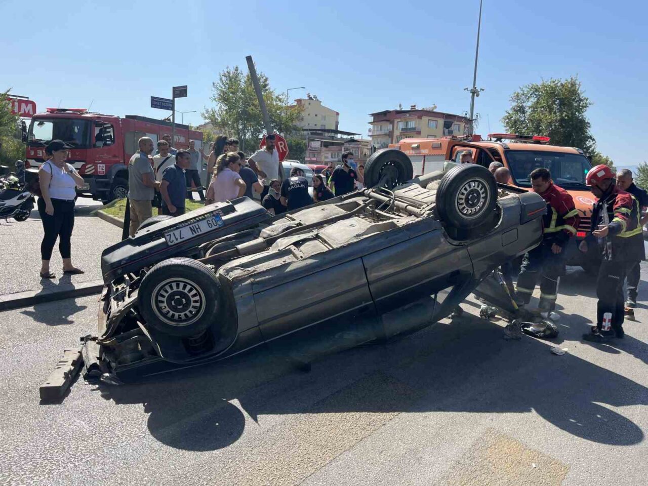 Aydın’ın Efeler ilçesinde ani fren yapan araca çarpmamak için manevra