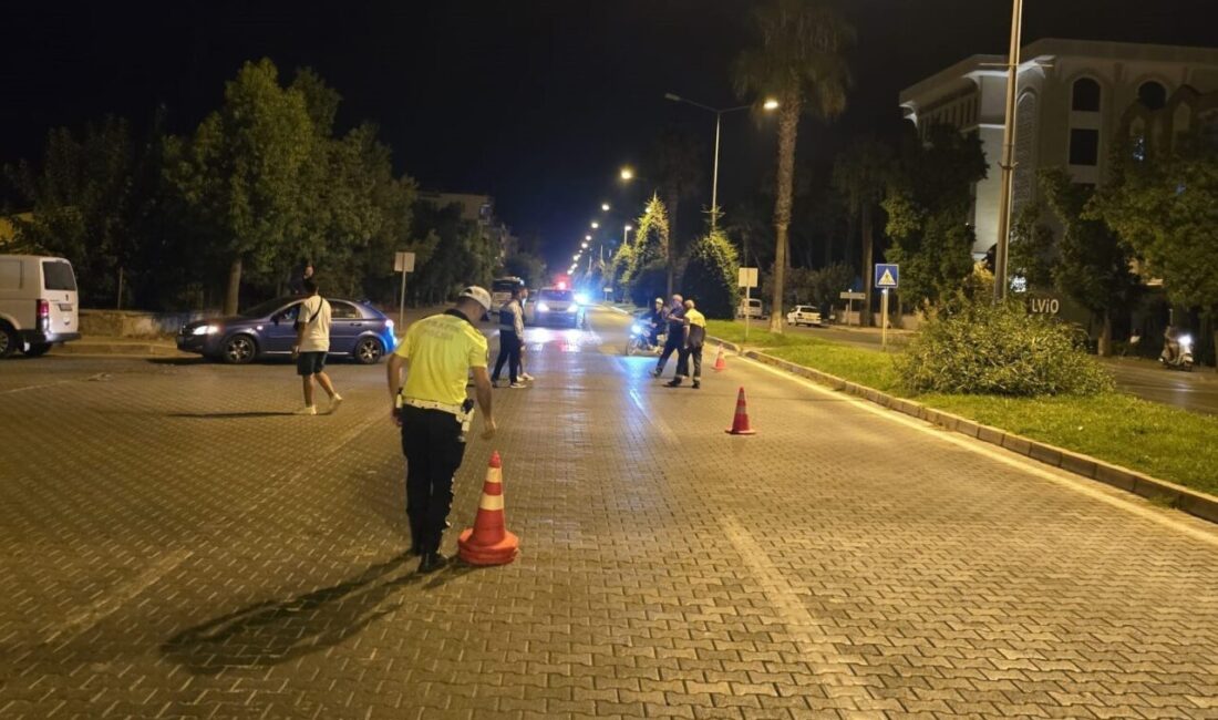 İzmir’in Selçuk ilçesinde, annesiyle beraber yolun karşısına geçmek istediği esnada