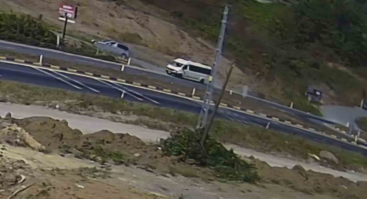 Zonguldak’ın Ereğli ilçesinde minibüsten indikten sonra yolun karşısına geçmeye çalışan