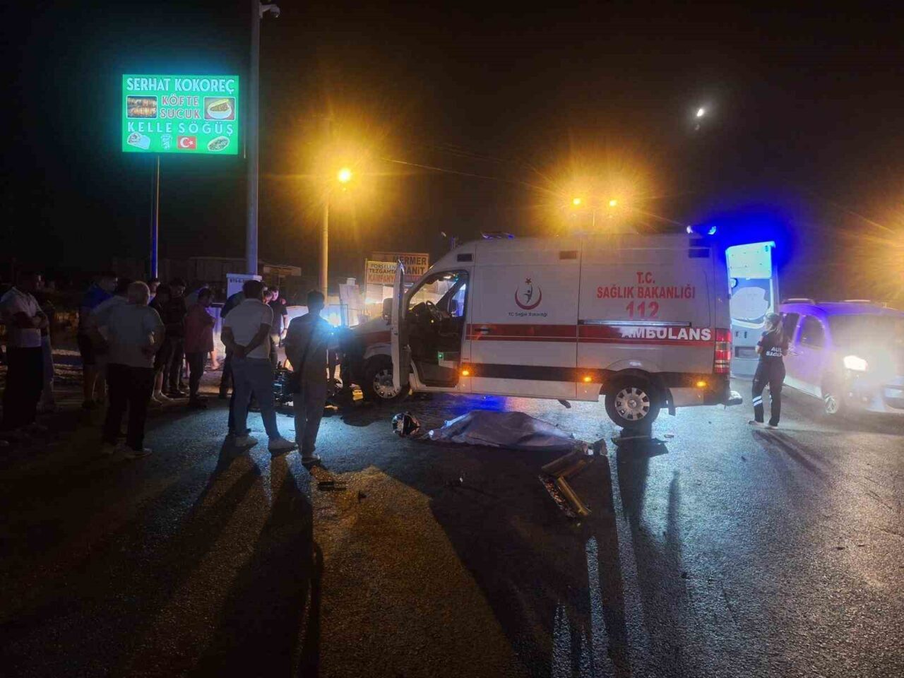 Antalya’nın Serik ilçesinde motosiklet ile otomobilin çarpıştığı trafik kazasında 19
