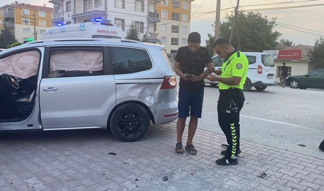 Konya’nın Kulu ilçesinde motosiklet ile otomobilin çarpışması sonucu meydana gelen