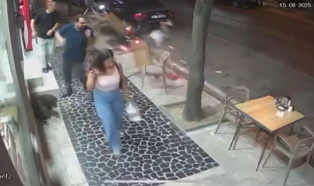 Düzce’de elektrikli otomobil ile motosikletin çarpıştığı kazada 3 kişi yaralanırken,