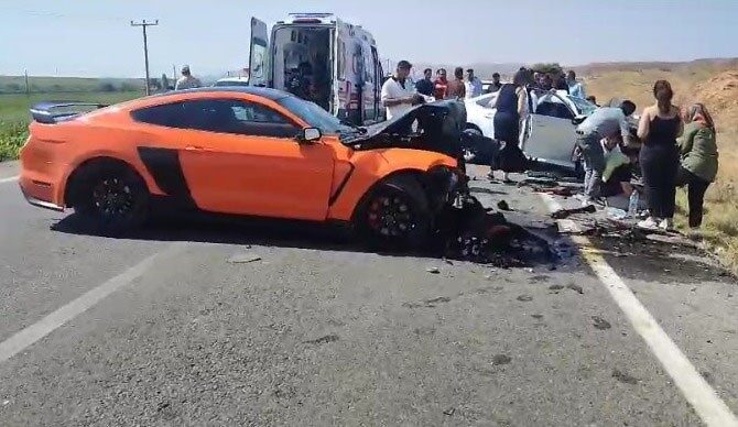 Nevşehir’de iki otomobilin kafa kafaya çarpışması sonucu meydana gelen kazada