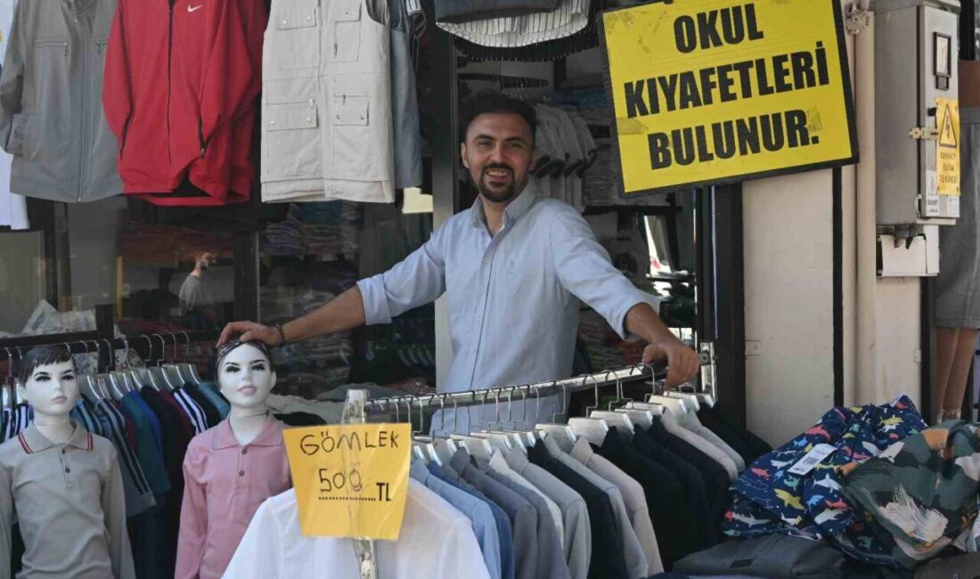 Eskişehir’de okul sezonun başlamasıyla beraber veliler okul alışverişi için giyim