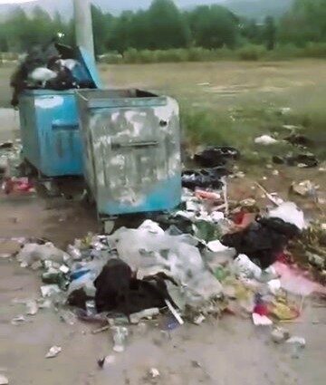 DENİZLİ (İHA) – Denizli’nin Pamukkale’de ilçesinde toplanmayan çöpler, çevre kirliliğine