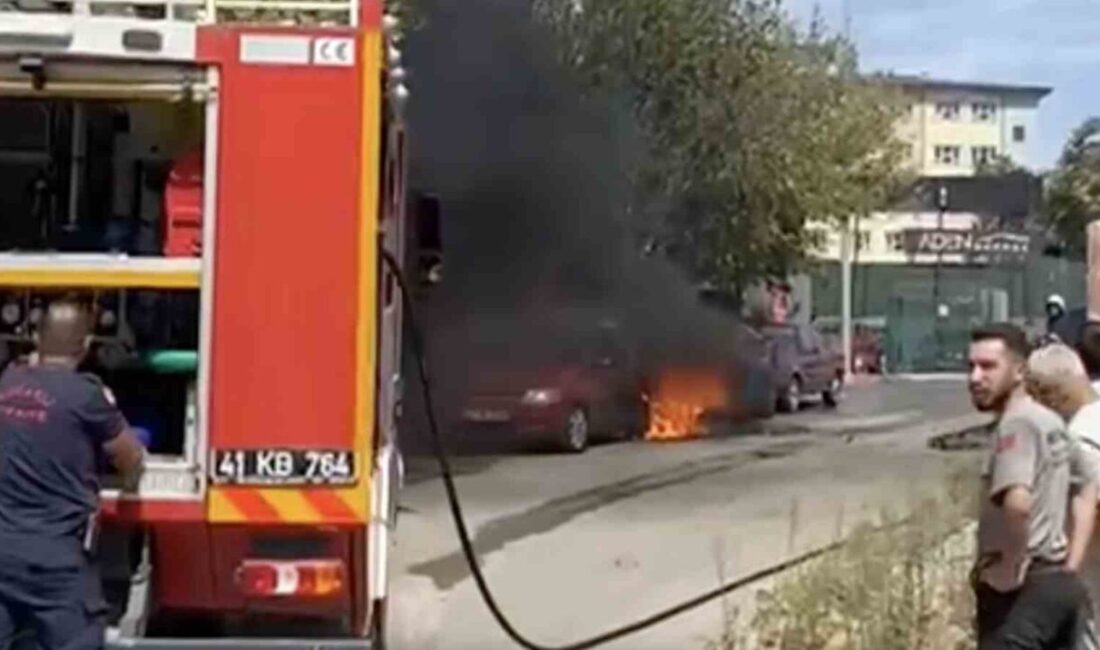Kocaeli’nin Gebze ilçesinde park halindeki iki otomobilde çıkan yangın itfaiye