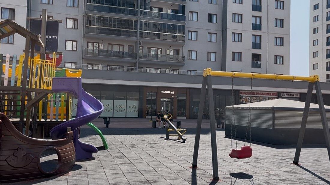 Bursa’nın Yıldırım ilçesinde iki küçük çocuğu darp edip yerden yere