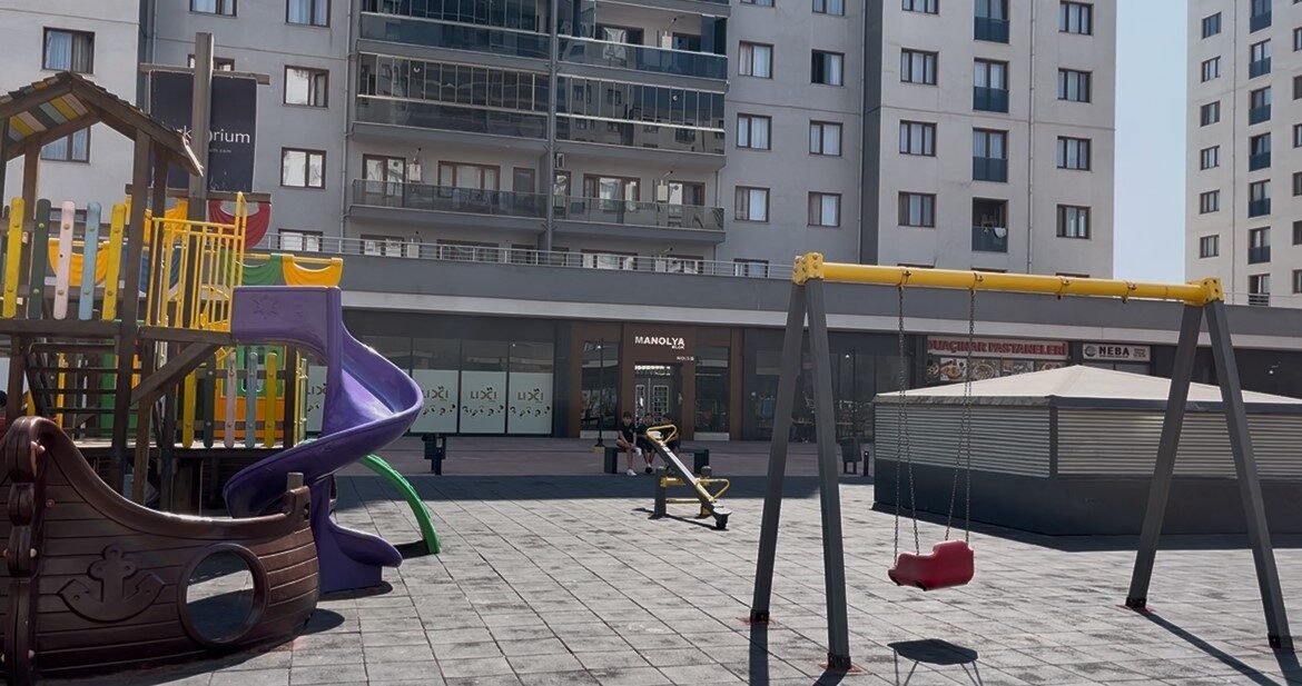 Bursa’nın Yıldırım ilçesinde iki küçük çocuğu darp edip yerden yere