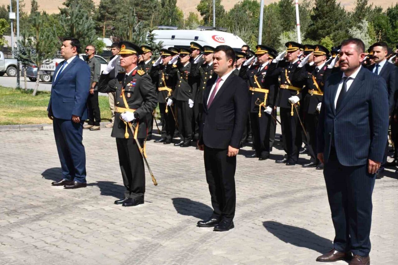 Ağrı’nın Patnos ilçesinde 30 Ağustos Zafer Bayramı’nın 103. yıl dönümü