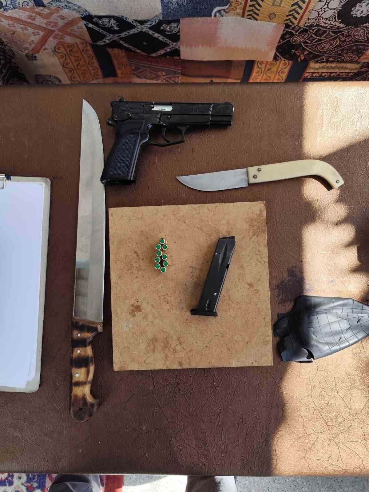 Kayseri’de polis ekipleri tarafından 16 yaşında bir çocuğun evinde yapılan