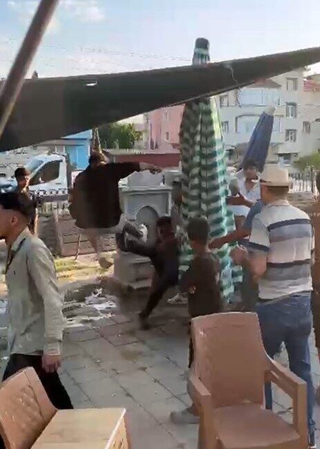 Burdur’un Gölhisar ilçesinde, Pazar yerinde henüz bilinmeyen bir nedenle çıkan