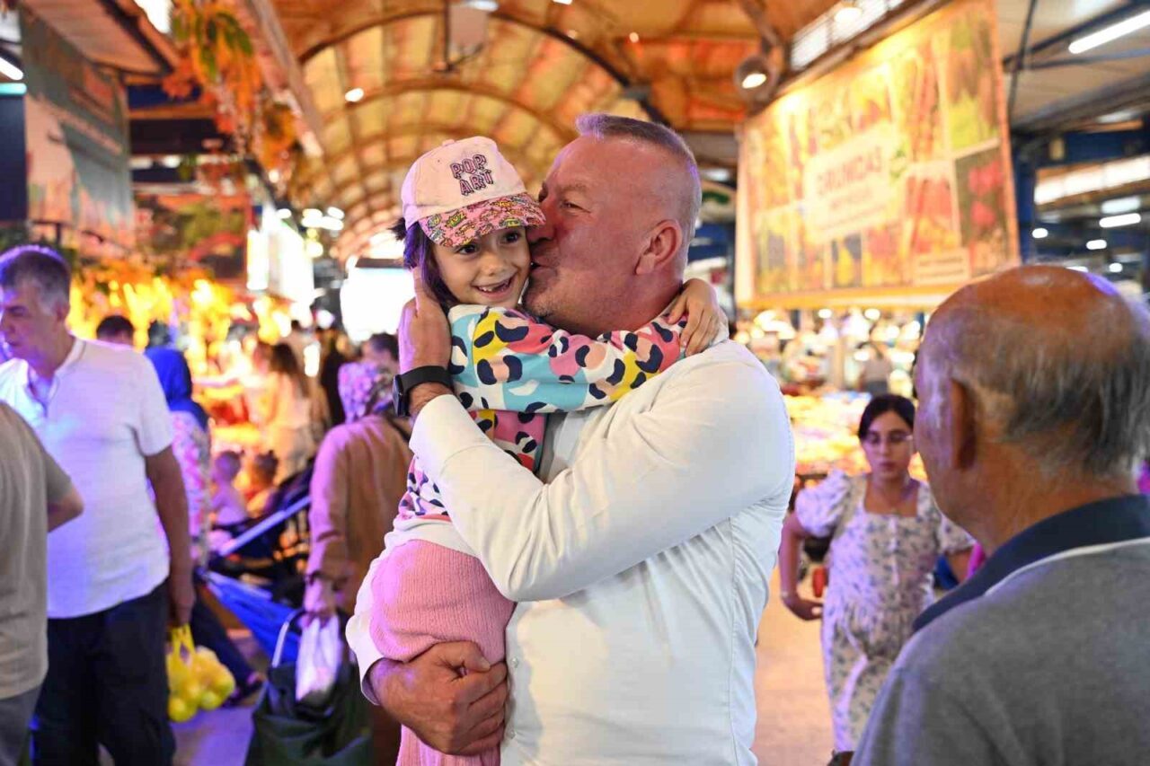 Karacabey Belediye Başkanı Fatih Karabatı, Ömer Matlı Kapalı Pazaryeri ziyaretinde