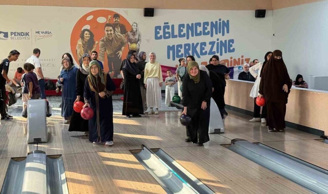 Pendik’te Dünya Bowling Günü’ne özel düzenlenen turnuvada gelinler ve kaynanaların