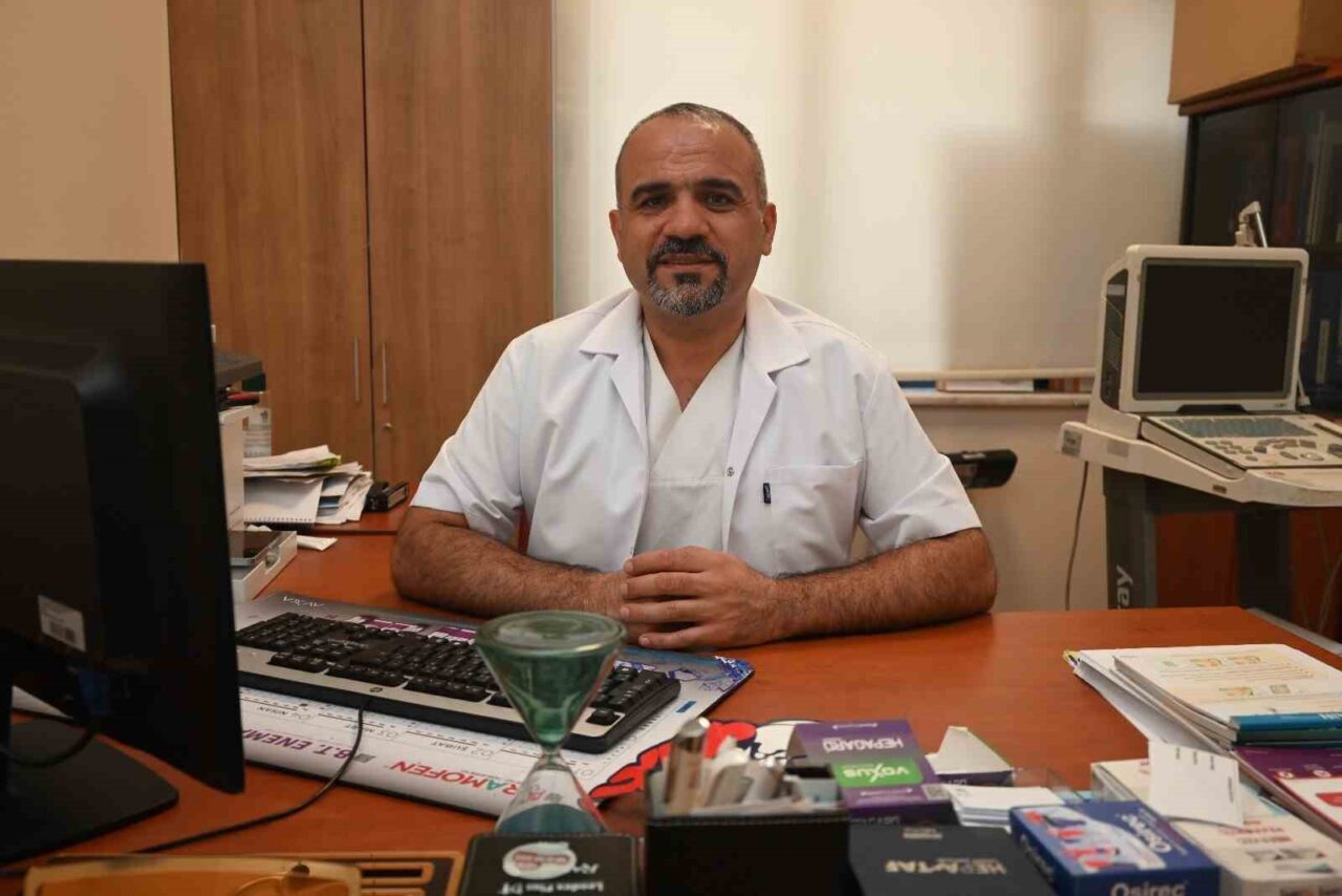 Denizli’de 39 yaşındaki hastanın yuttuğu pil, yapılan operasyonla midesinden çıkartıldı.