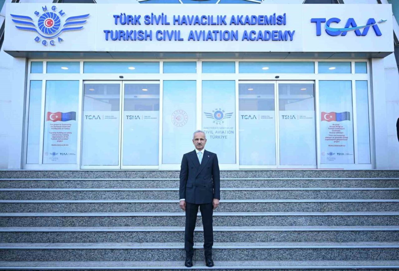 Ulaştırma ve Altyapı Bakanı Abdulkadir Uraloğlu, Pilot Lisansı Teorik Bilgi