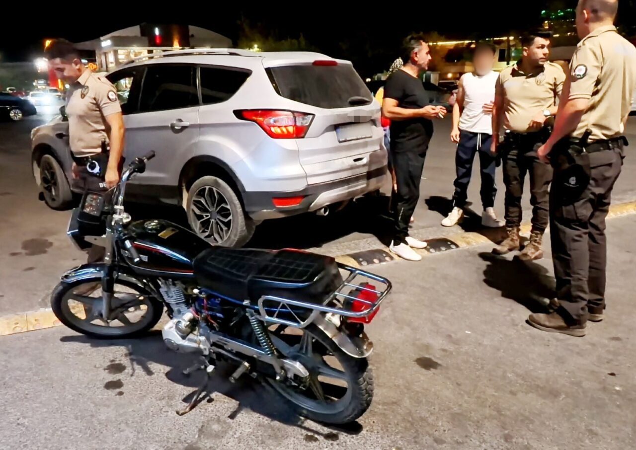 Aksaray’da plakasız ve şase numarası kazınmış olan motosiklet, polis ekiplerince