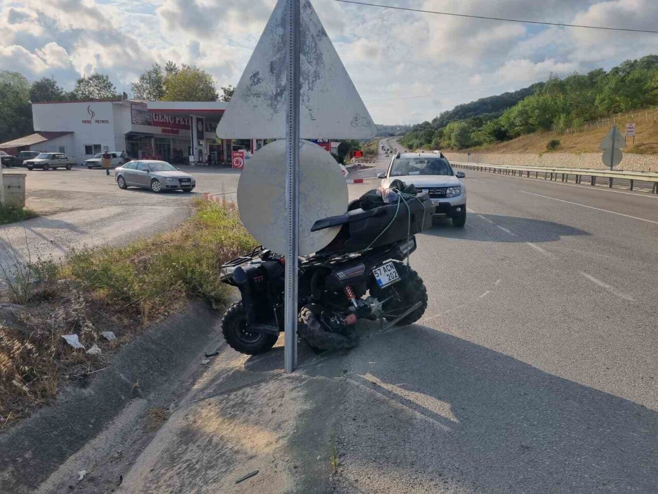 Sinop’ta polisin “dur” ihtarına uymayan otomobil, yaşanan kovalamaca sırasında ATV’ye